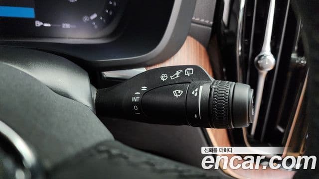 Volvo XC60 2024 — Photo 11/35
