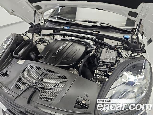 Porsche Macan 2019 — Фото 4/18