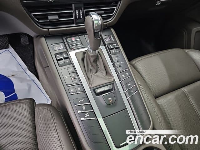 Porsche Macan 2019 — Фото 7/18