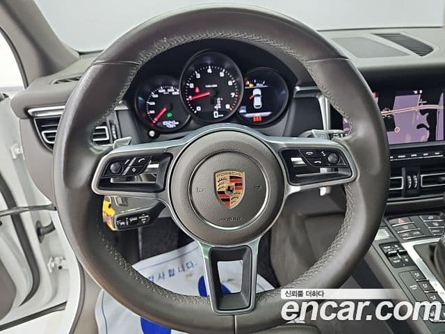 Porsche Macan 2019 — Фото 8/18
