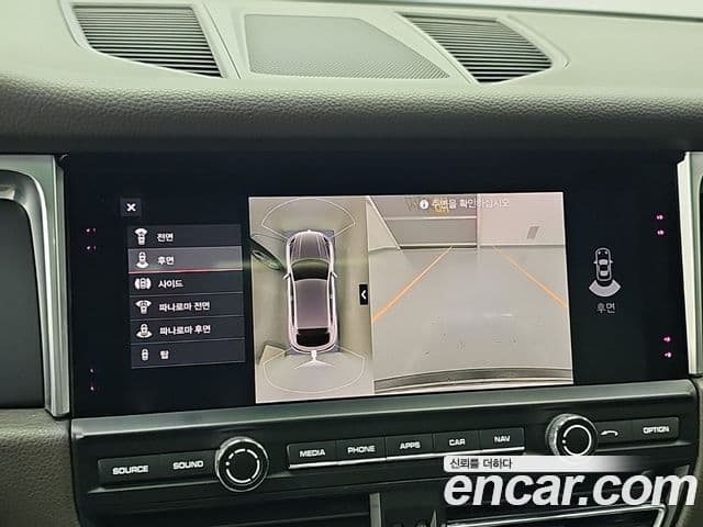 Porsche Macan 2019 — Фото 16/18