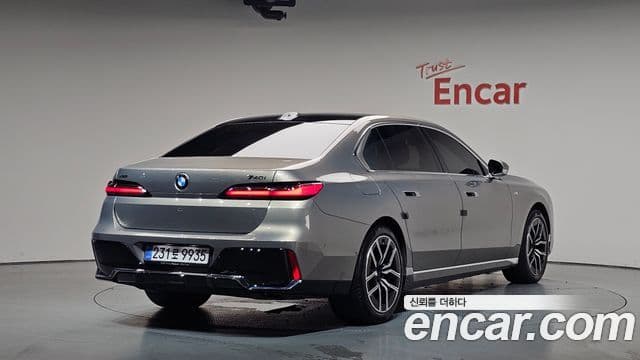 BMW 7 Series 2023 — Şəkil 2/20