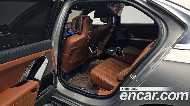 BMW 7 Series 2023 — Photo 10/39