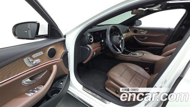 Mercedes-Benz E-Class 2023 — Şəkil 10/20