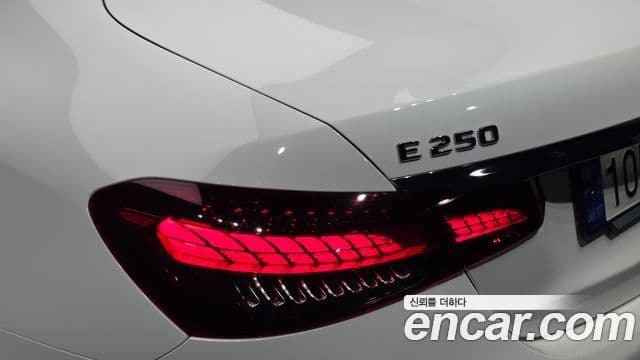 Mercedes-Benz E-Class 2023 — Şəkil 12/30