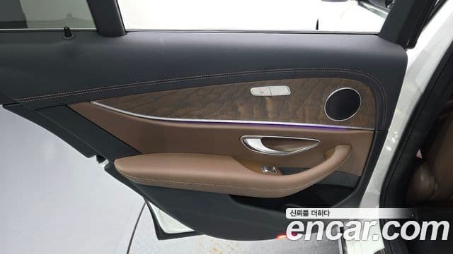 Mercedes-Benz E-Class 2023 — Şəkil 4/30