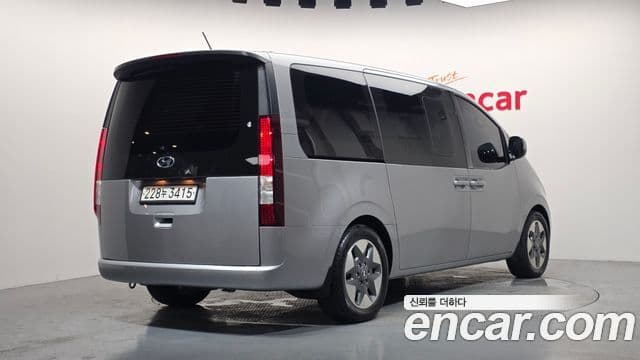 Hyundai Staria 2023 — Şəkil 2/20