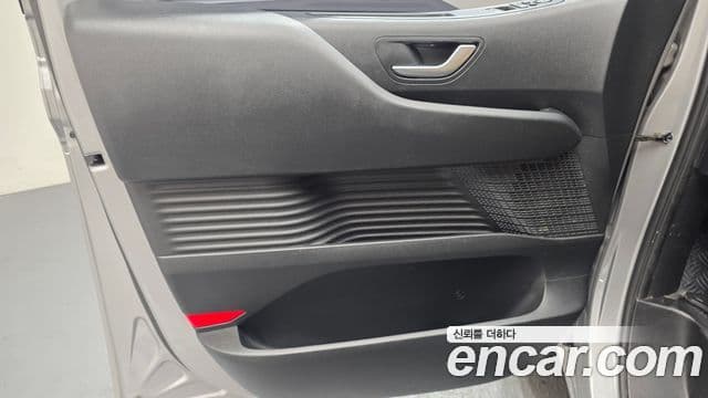 Hyundai Staria 2023 — Photo 12/31