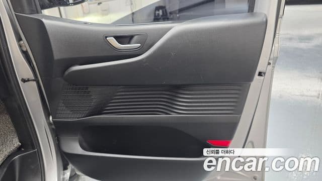 Hyundai Staria 2023 — Photo 30/31