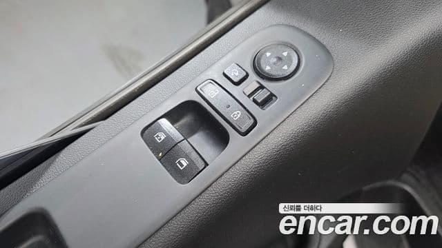 Hyundai Staria 2023 — Photo 1/31