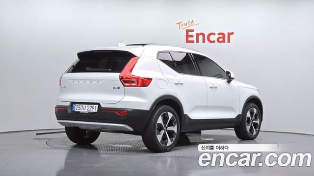Volvo XC40 2024 — Фото 2/20