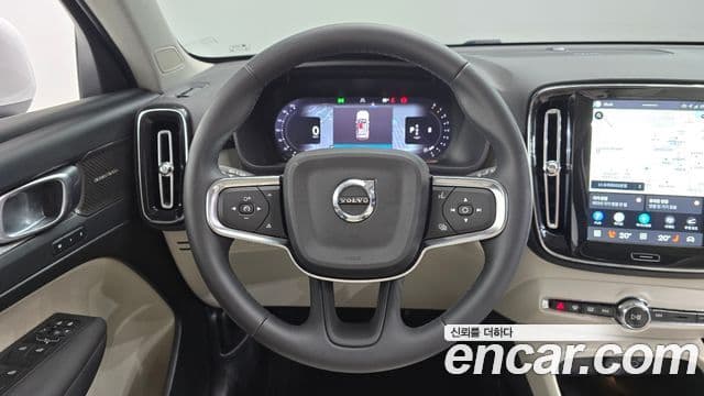 Volvo XC40 2024 — Фото 12/20