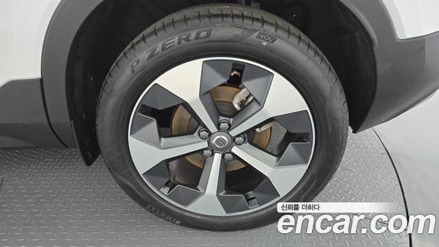 Volvo XC40 2024 — Şəkil 1/30