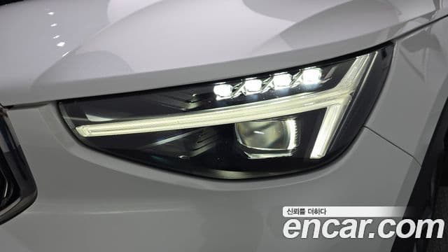 Volvo XC40 2024 — Şəkil 9/30