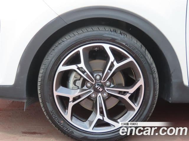 Kia Sportage The Bold 2020 — ფოტო 18/20