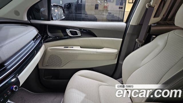 Kia Carnival 2025 — Şəkil 26/30