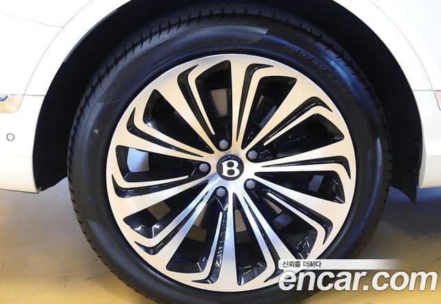 Bentley Bentayga 2024 — Şəkil 7/19
