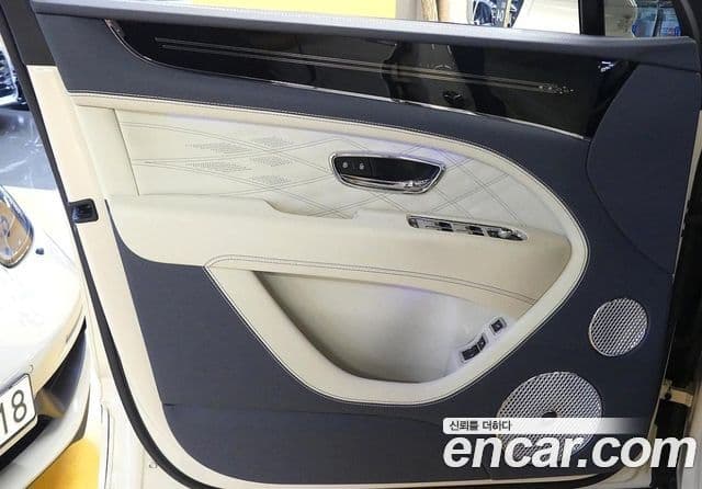 Bentley Bentayga 2024 — Şəkil 11/19