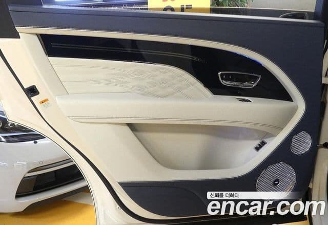 Bentley Bentayga 2024 — Şəkil 14/19