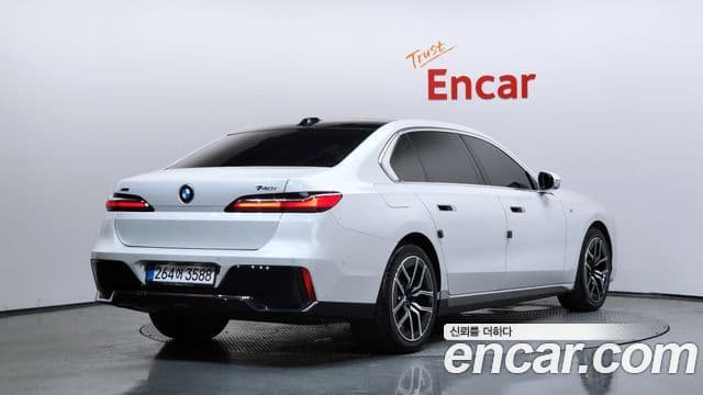 BMW 7 Series 2025 — ფოტო 24/38