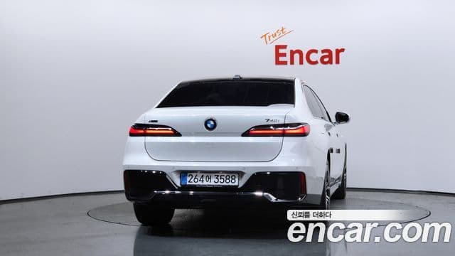 BMW 7 Series 2025 — ფოტო 34/38
