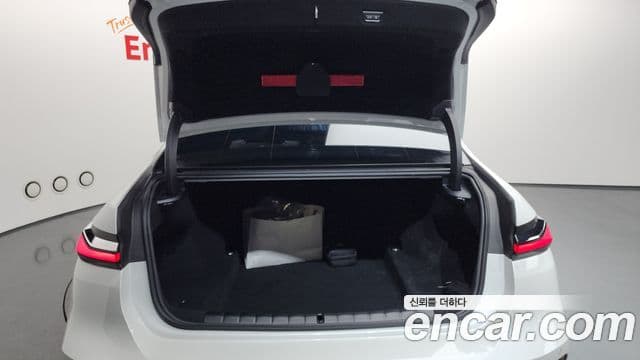BMW 7 Series 2025 — ფოტო 33/38