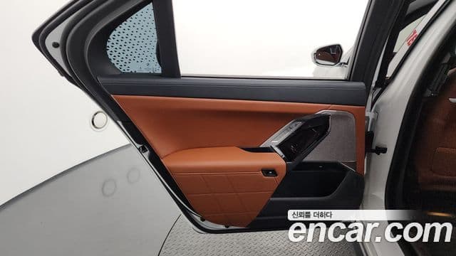 BMW 7 Series 2025 — ფოტო 8/38