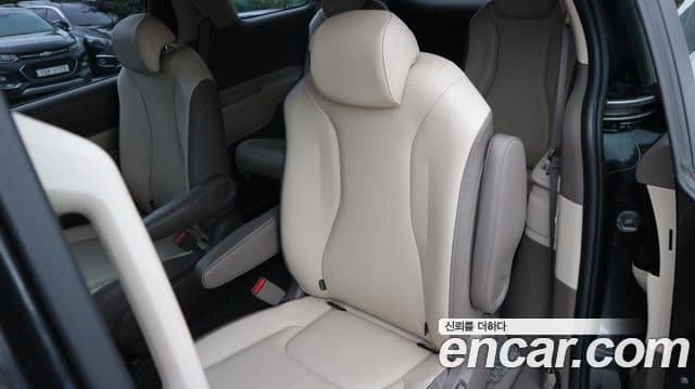 Kia Carnival 2021 — ფოტო 9/20