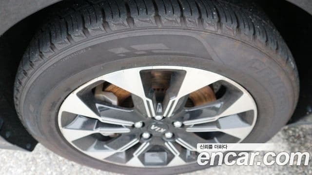 Kia Carnival 2021 — ფოტო 8/20