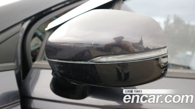 Kia Carnival 2021 — ფოტო 10/20