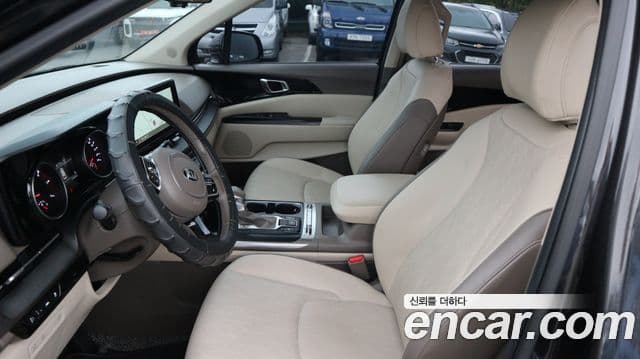 Kia Carnival 2021 — ფოტო 11/20