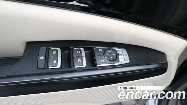 Kia Carnival 2021 — ფოტო 12/20