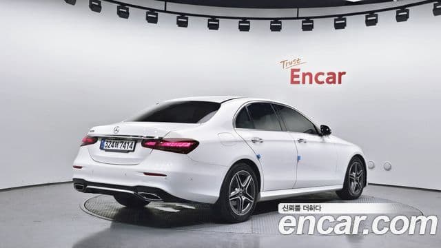 Mercedes-Benz E-Class 2022 — ფოტო 2/20