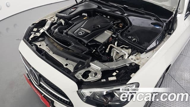 Mercedes-Benz E-Class 2022 — ფოტო 6/20