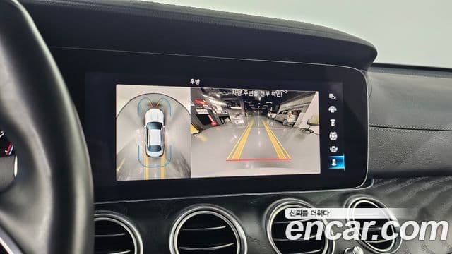 Mercedes-Benz E-Class 2022 — ფოტო 14/20