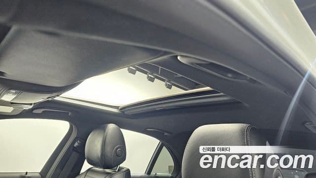 Mercedes-Benz E-Class 2022 — ფოტო 16/20