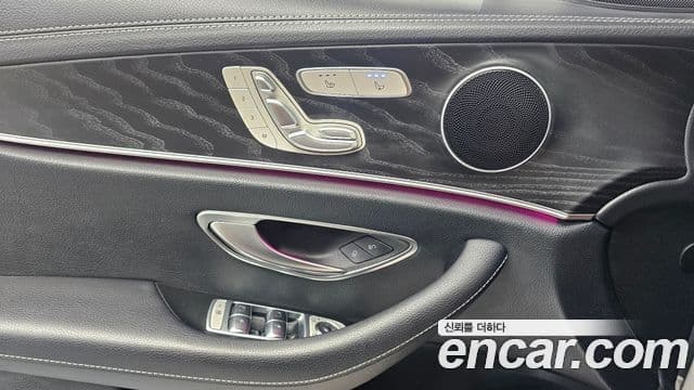 Mercedes-Benz E-Class 2022 — ფოტო 19/20