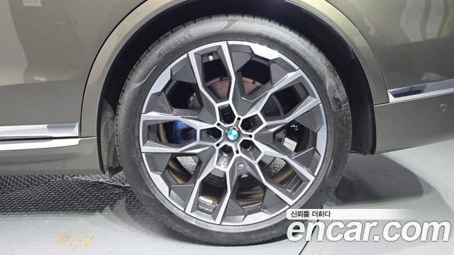 BMW X7 2025 — Photo 29/34