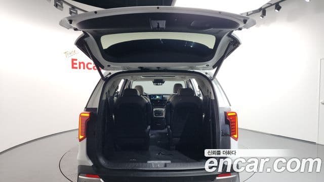 Kia Carnival 2024 — Şəkil 19/20
