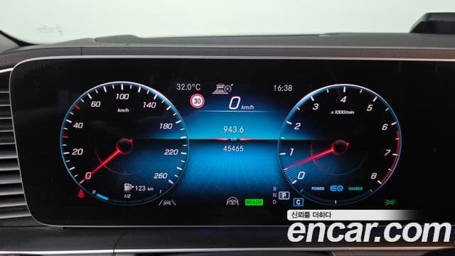 Mercedes-Benz GLE-Class 2020 — ფოტო 8/20