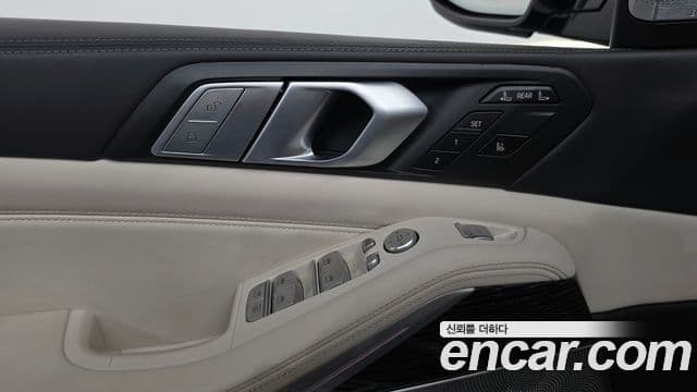 BMW X7 2021 — Photo 11/37