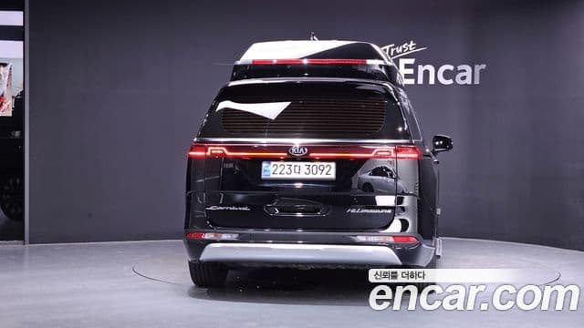 Kia Carnival 2021 — фото 4 из 20