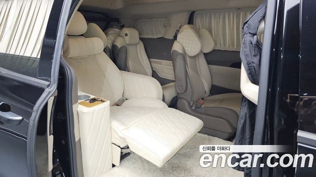 Kia Carnival 2021 — фото 11 из 20