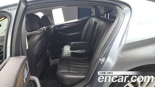 BMW 5 Series 2019 — Фото 12/20