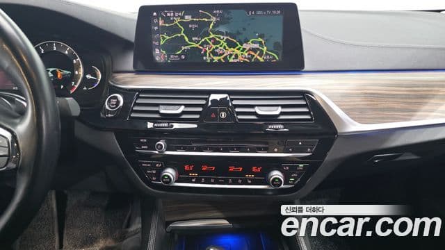 BMW 5 Series 2019 — Фото 13/20