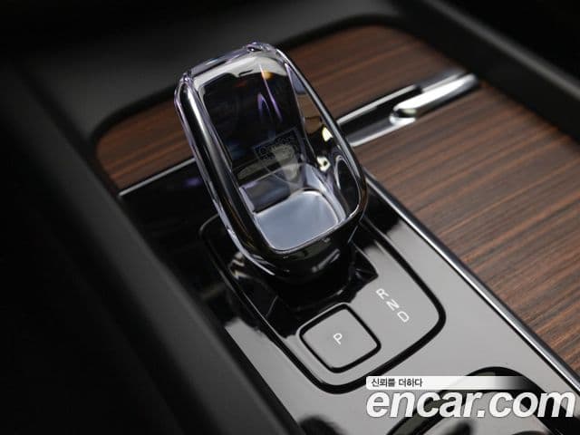 Volvo XC60 2025 — Фото 9/19