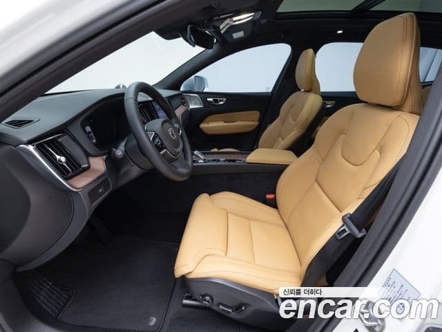 Volvo XC60 2025 — Фото 11/19