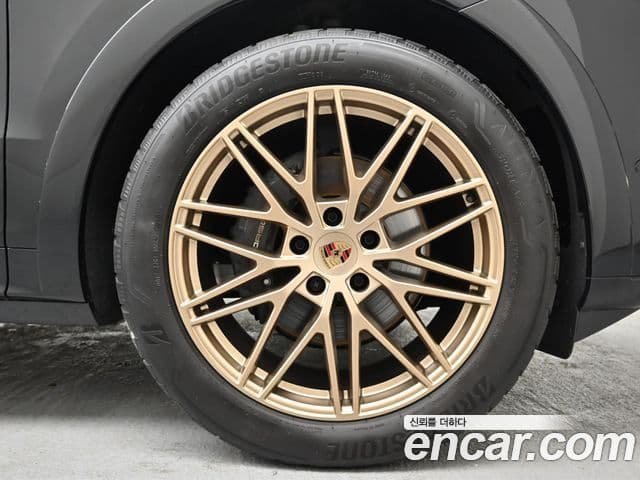 Porsche Cayenne 2025 — Photo 1/20