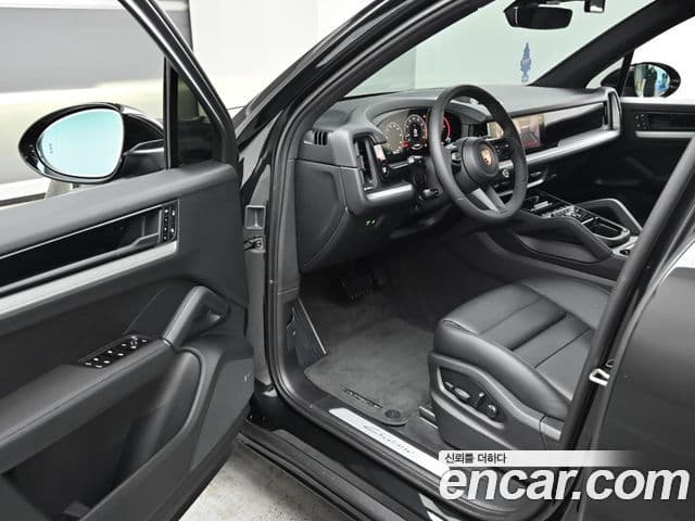 Porsche Cayenne 2025 — Photo 2/20