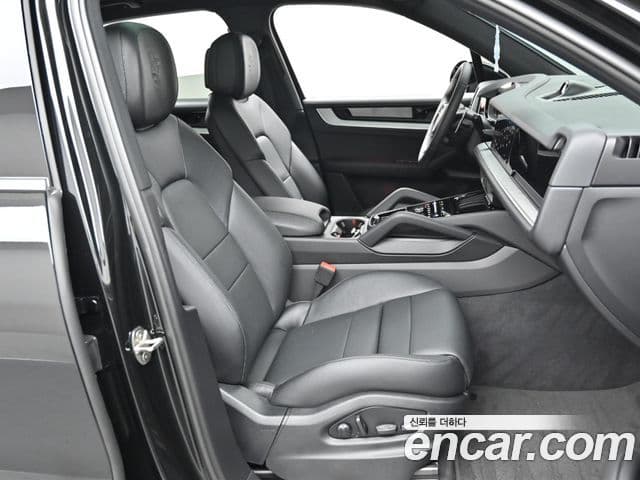 Porsche Cayenne 2025 — Photo 6/20